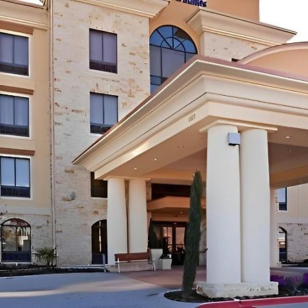 Comfort Inn & Suites Dallas Medical-Market Center Экстерьер фото