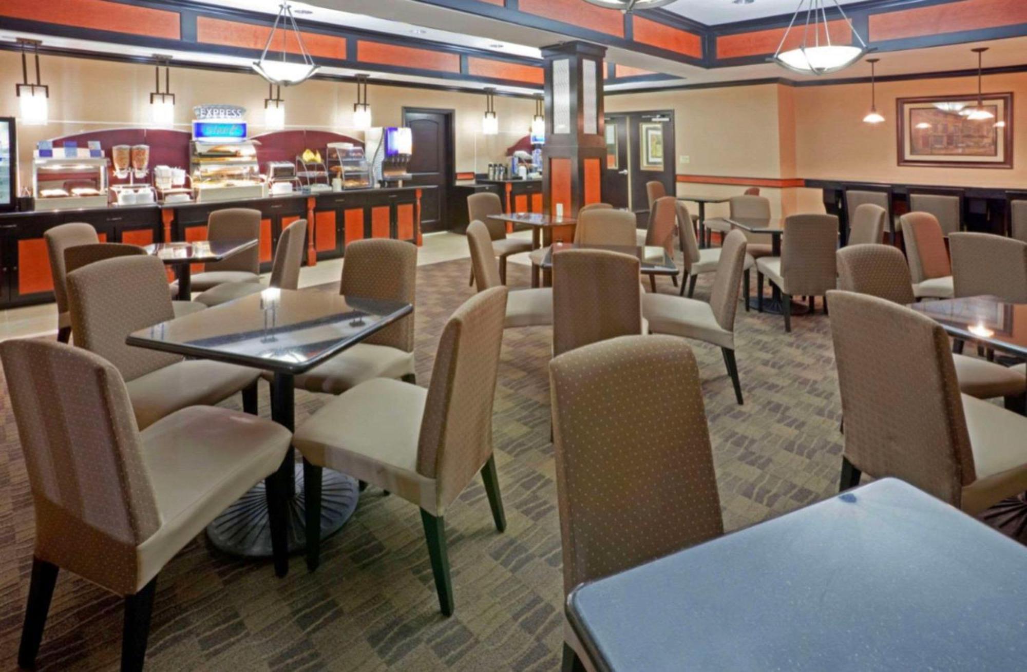 Comfort Inn & Suites Dallas Medical-Market Center Экстерьер фото