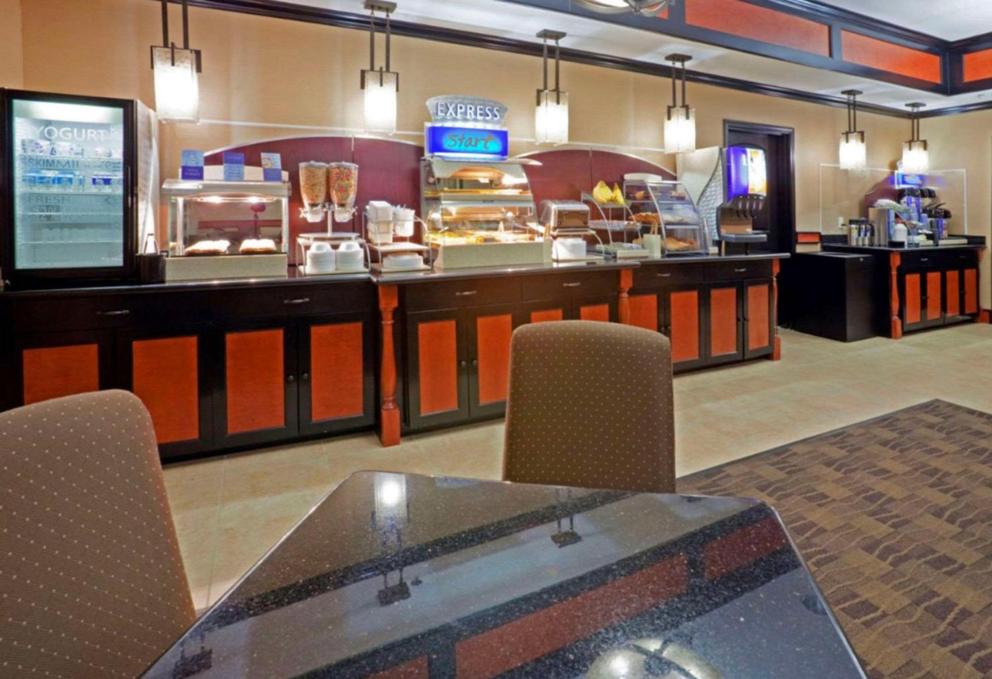 Comfort Inn & Suites Dallas Medical-Market Center Экстерьер фото