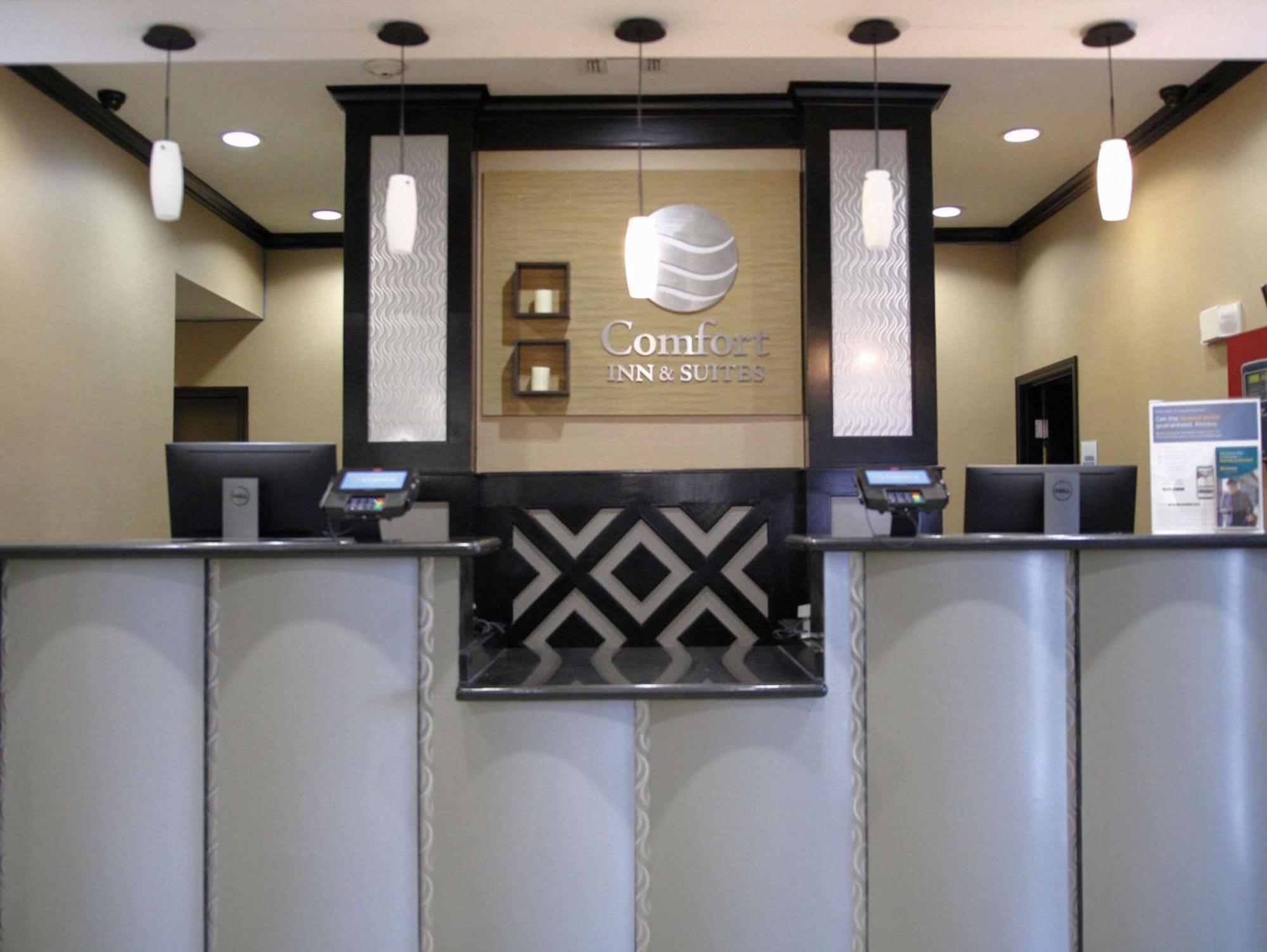 Comfort Inn & Suites Dallas Medical-Market Center Экстерьер фото