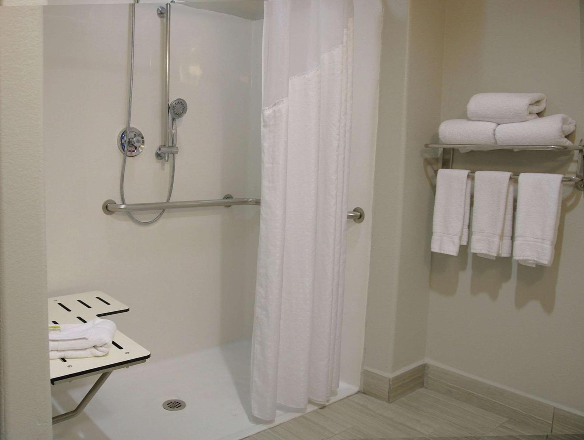 Comfort Inn & Suites Dallas Medical-Market Center Экстерьер фото